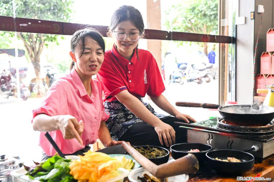 全网追的“扁担女孩”,找了一份暑假工,时薪12元 - 晋中生活资讯 - 晋中28生活网 jz.28life.com